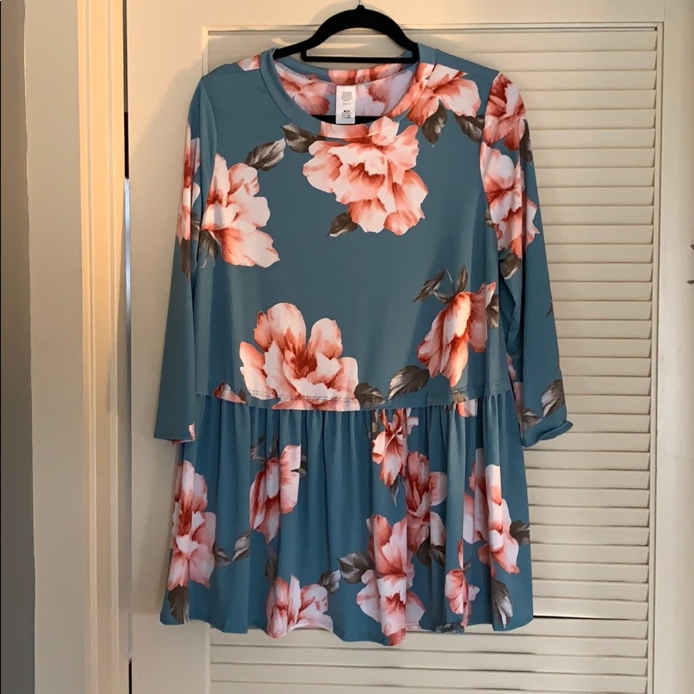 Floral flounce top